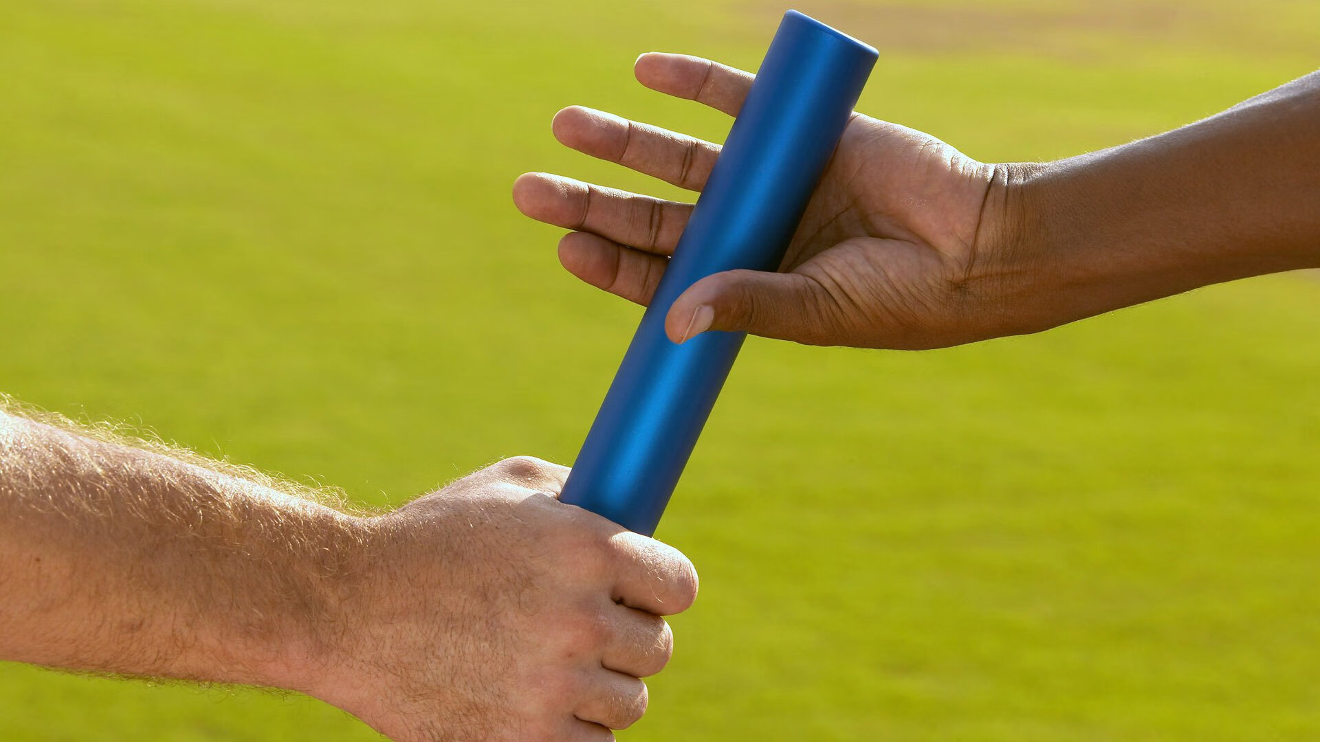 林丹走进乡村小学推广羽毛球运动，羽毛球国家队林丹