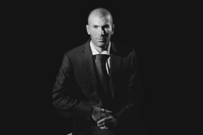 爱游戏官网-乔治·巴尔：从中场到防线，他的全面能力让全黑队防守更加坚实