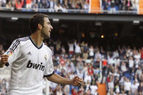 爱游戏娱乐-澳大利亚袋鼠队高压防守体系打乱对手进攻节奏，你知不知道澳大利亚的袋鼠打人 你知在乎你自己