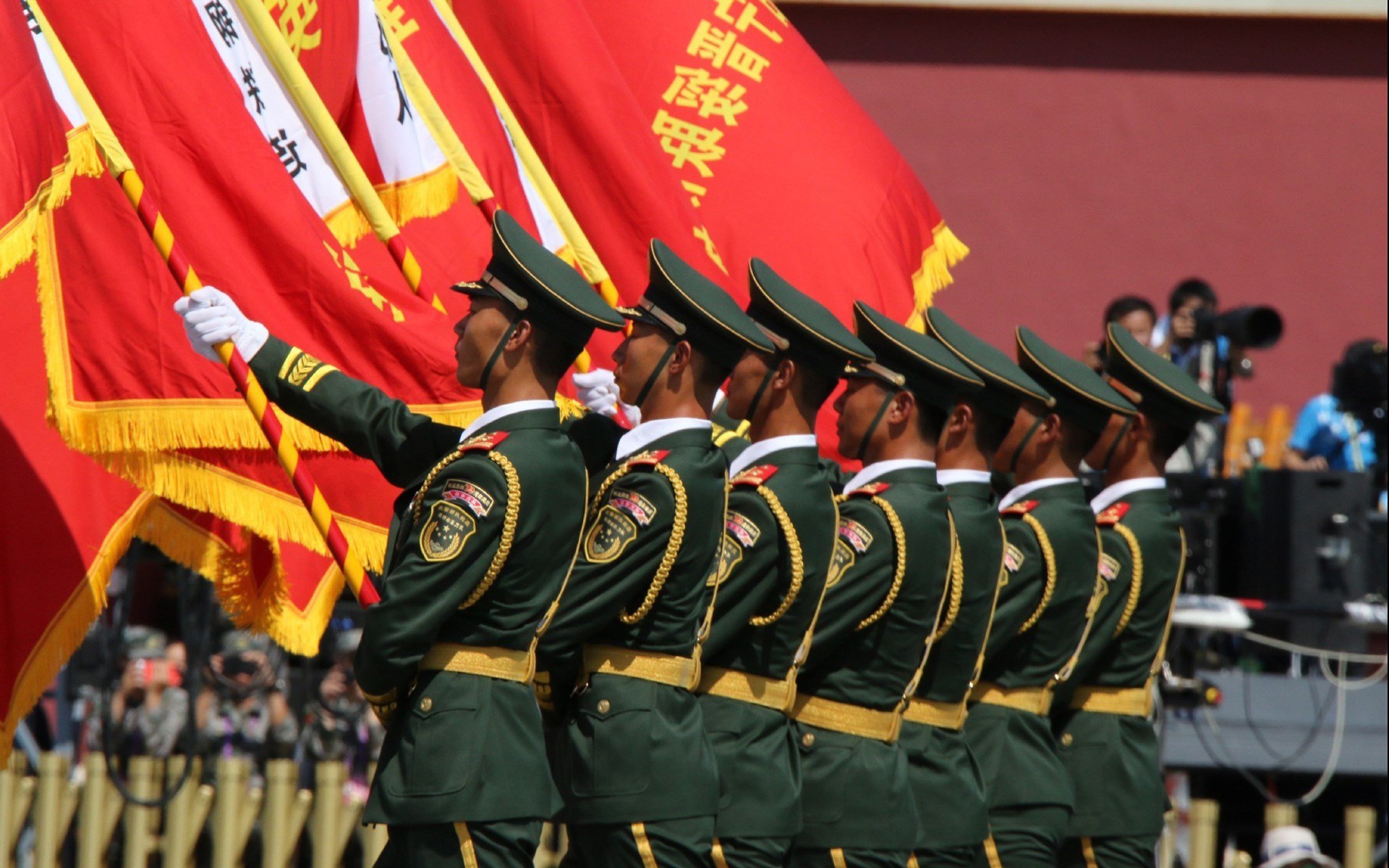 一线明星助阵公益足球赛，推动全民体育精神，体育明星公益活动